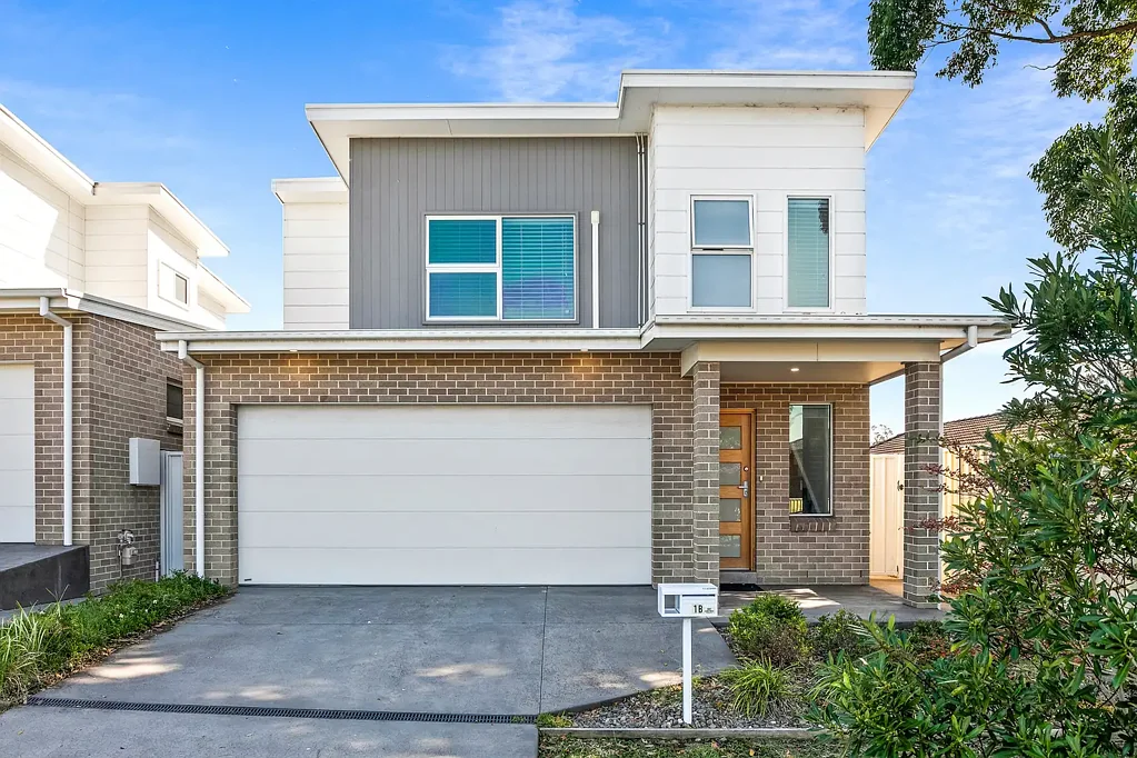 Albion Park 3 Bedroom STYLISH LOW -MAINTENANCE LIVING