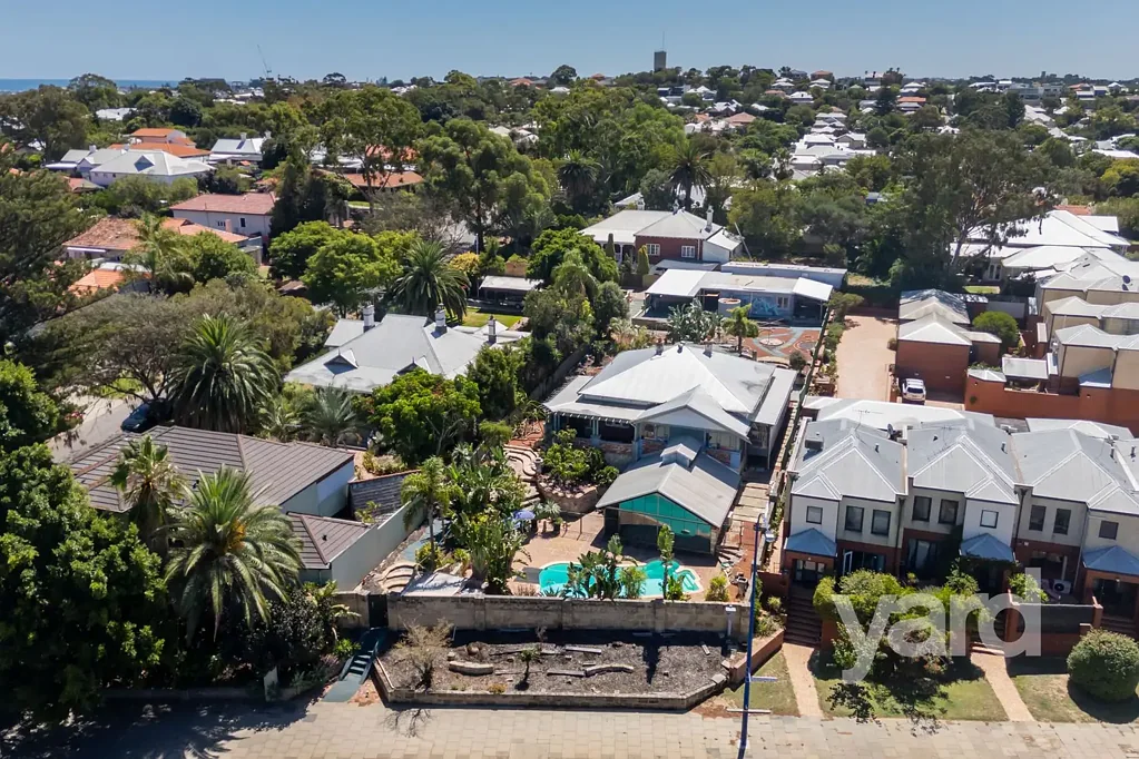 East Fremantle 4chambre Vast 1683 Sqm Site with Development Potential