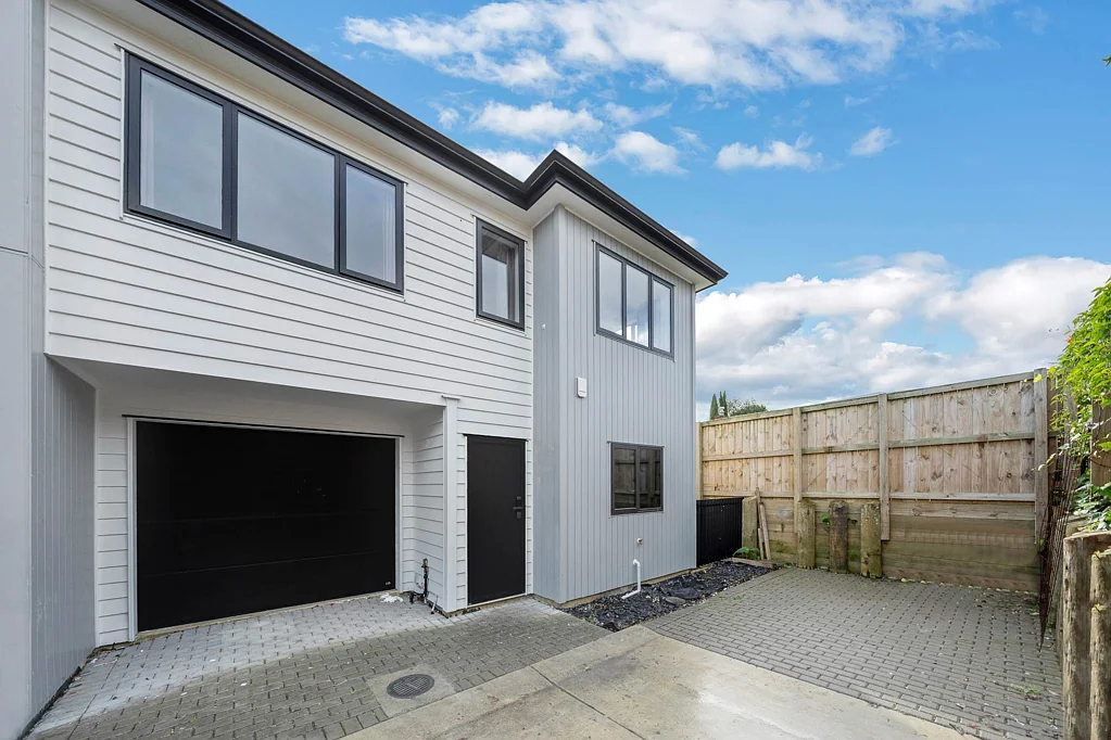 Manurewa 3房  Secure Rental Investment Returning $193,180 p.a.
