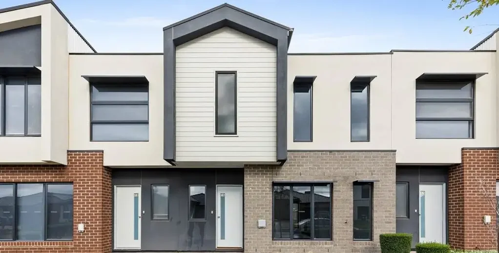 Modern 3-Bedroom Family Home with Double Garage in Deanside