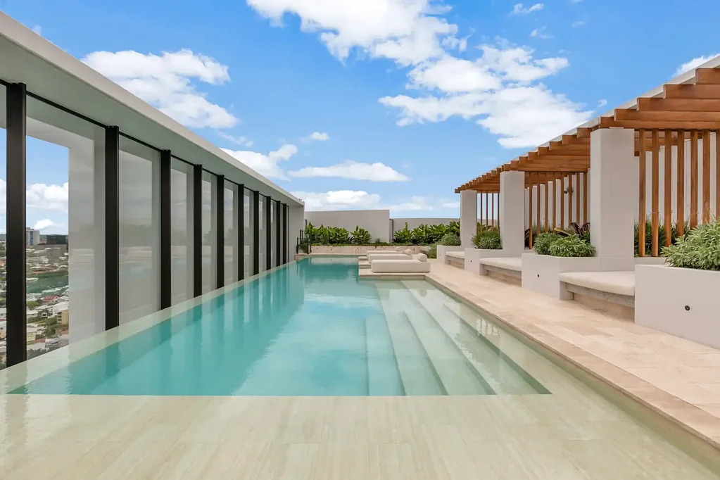 West End 3chambre World-class amenities and expansive luxury living await