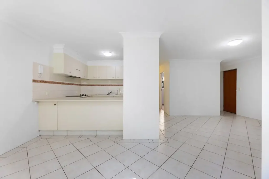 Ground Floor unit - Walk to Shops, Transport and Local Ameni