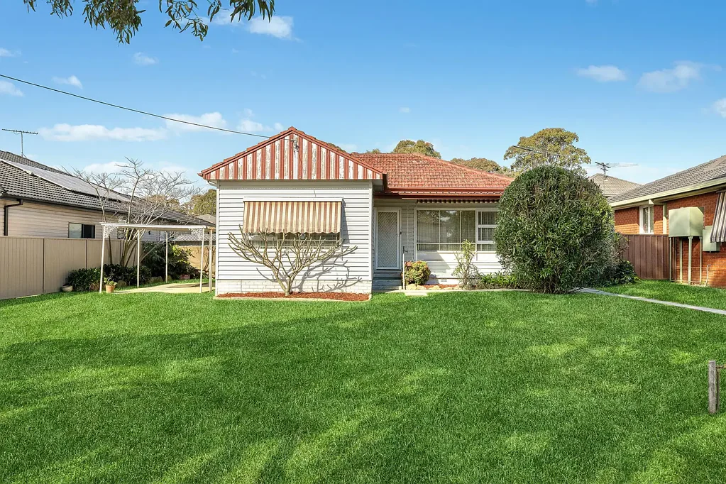 3 Third Avenue, Macquarie Fields, NSW 2564