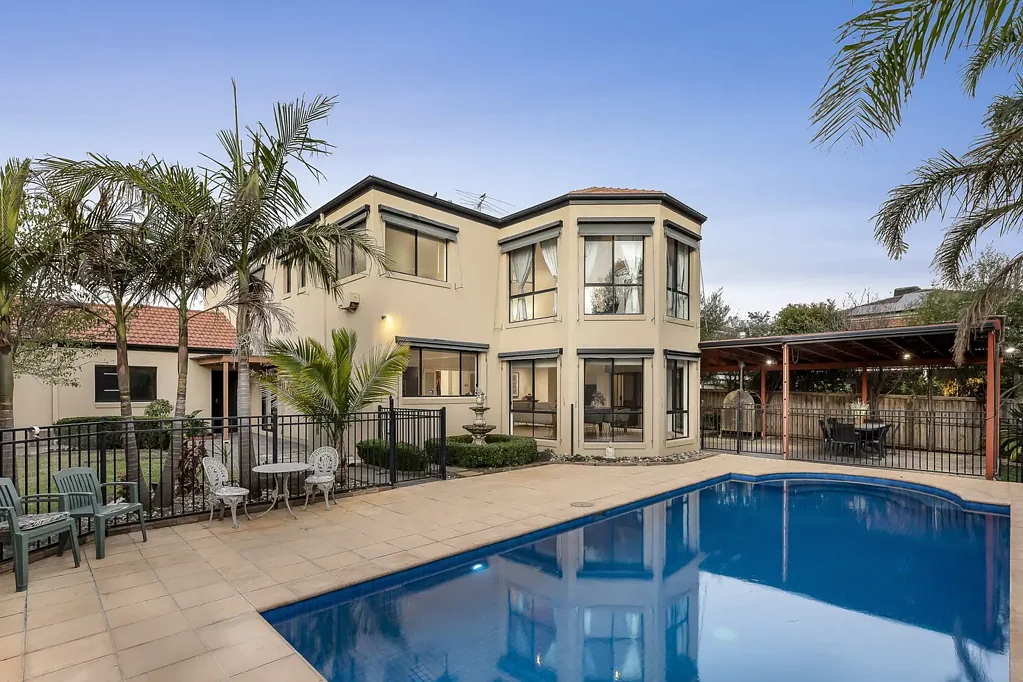 Dingley Village 5房 Aisha Reserve私享 1000㎡公园邻池 五卧三区 全砖定制 高端厨电 2.7米挑高 独特位置 优质学区 GRACIOUS LIVING ON A GRAND SCALE