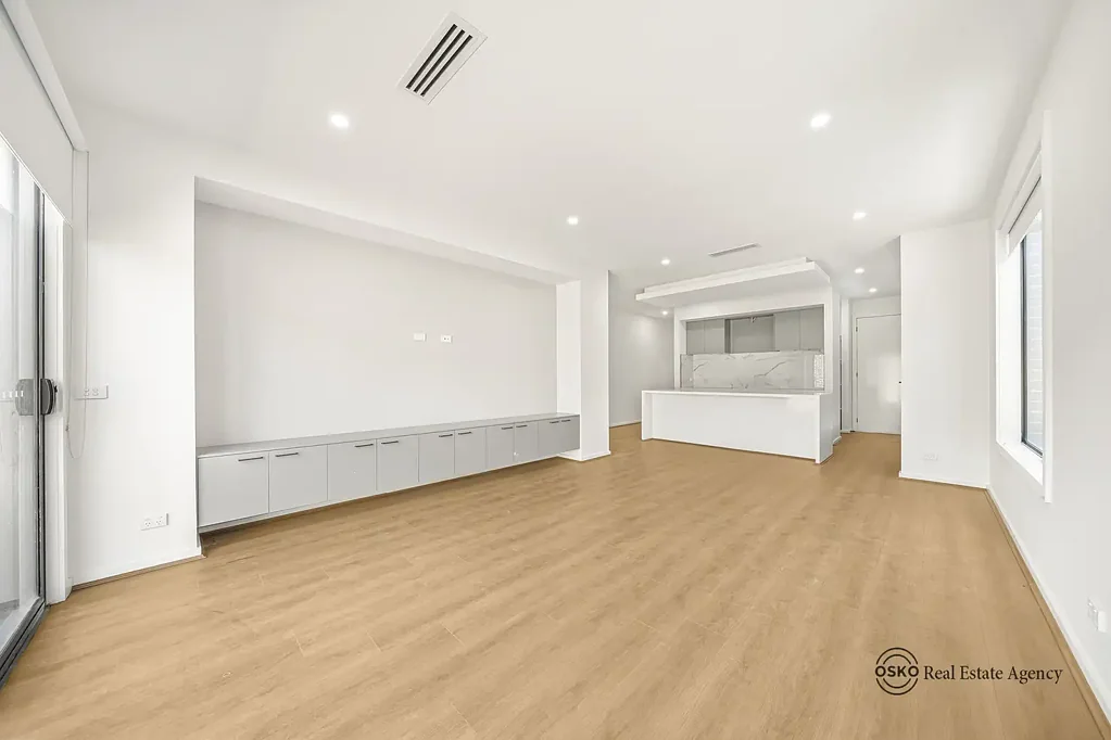 Deanside 4 Bedroom VENDOR MUST SELL! A Grand Statement of Luxury, Lifestyle & Investment Excellence I North Facing | 5 Castello Drive, Deanside 3336