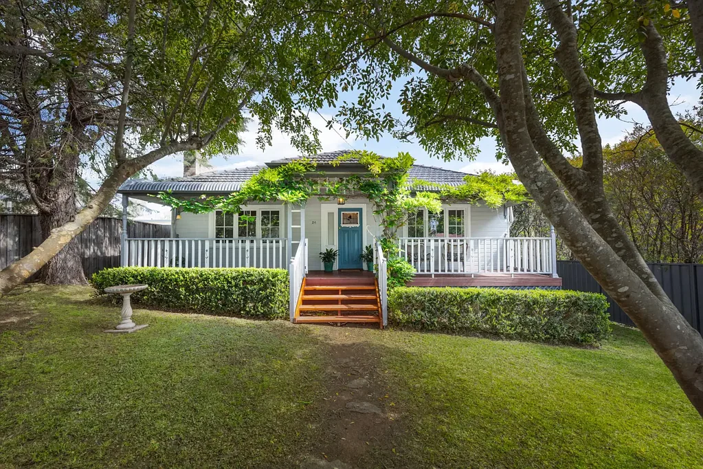 Picton 3ਬੈੱਡਰੂਮ Charming character home with beautiful gardens & room to grow! 890m2