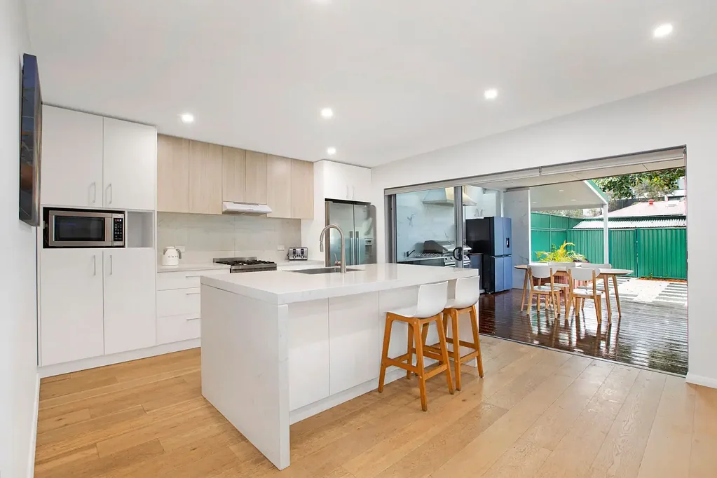 Mascot 4침실 Expansive 4-Bedroom Family Haven In Peaceful Cul De Sac With Great Potential, Parking (STCA)