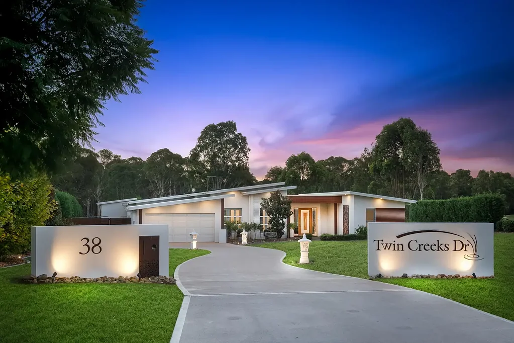 38 Twin Creeks Drive, Luddenham, NSW 2745