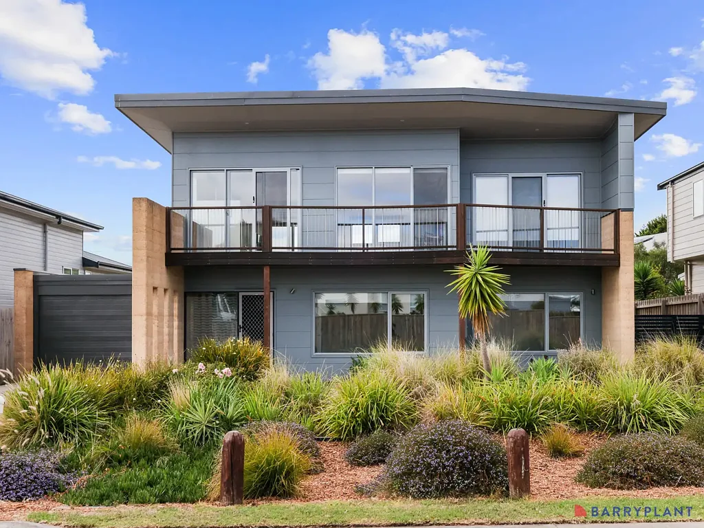 Lovely 2 story on Corinella