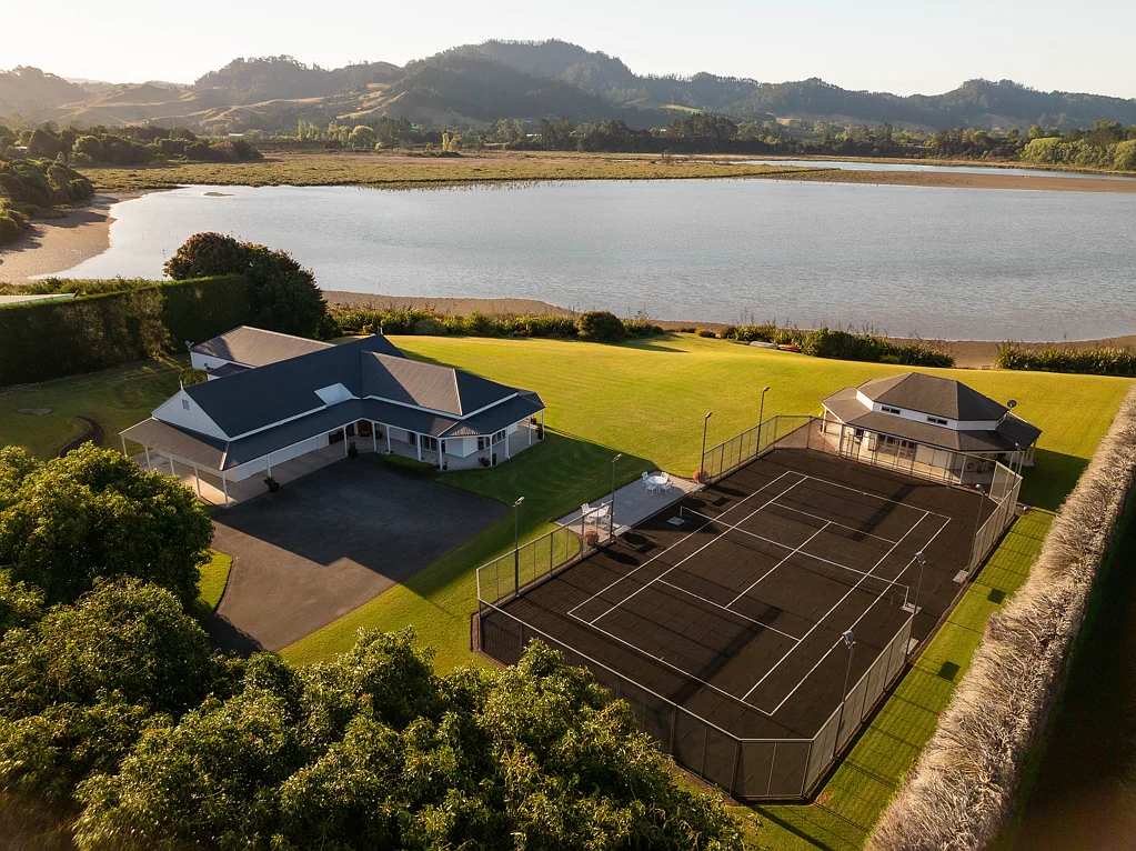 Katikati 4ਬੈੱਡਰੂਮ The Best Waterfront Orchard?