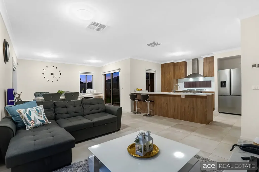 Tarneit 3Phòng ngủ Emerald Park Estate - Brand New Luxurious Home