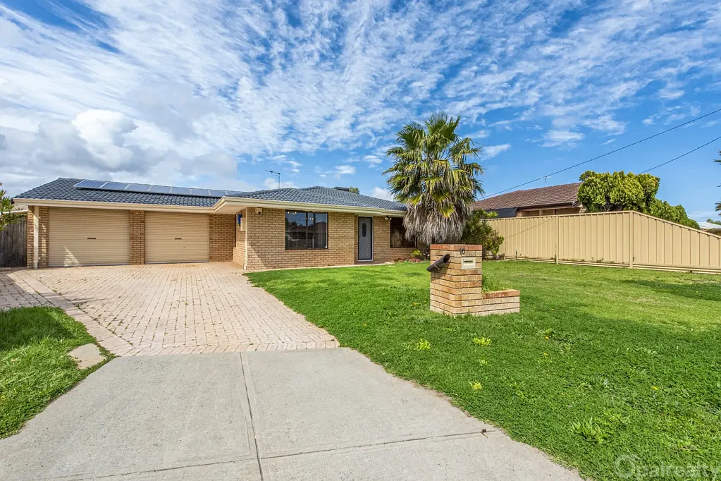 Cooloongup 3Kwarto Freshly painted, big garage, rear access & plenty of potential