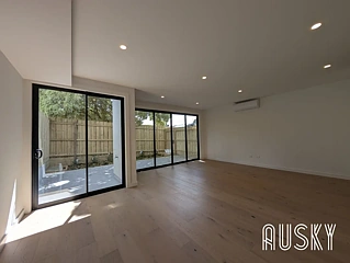 2 Saxon Street, Doncaster, VIC 3108
