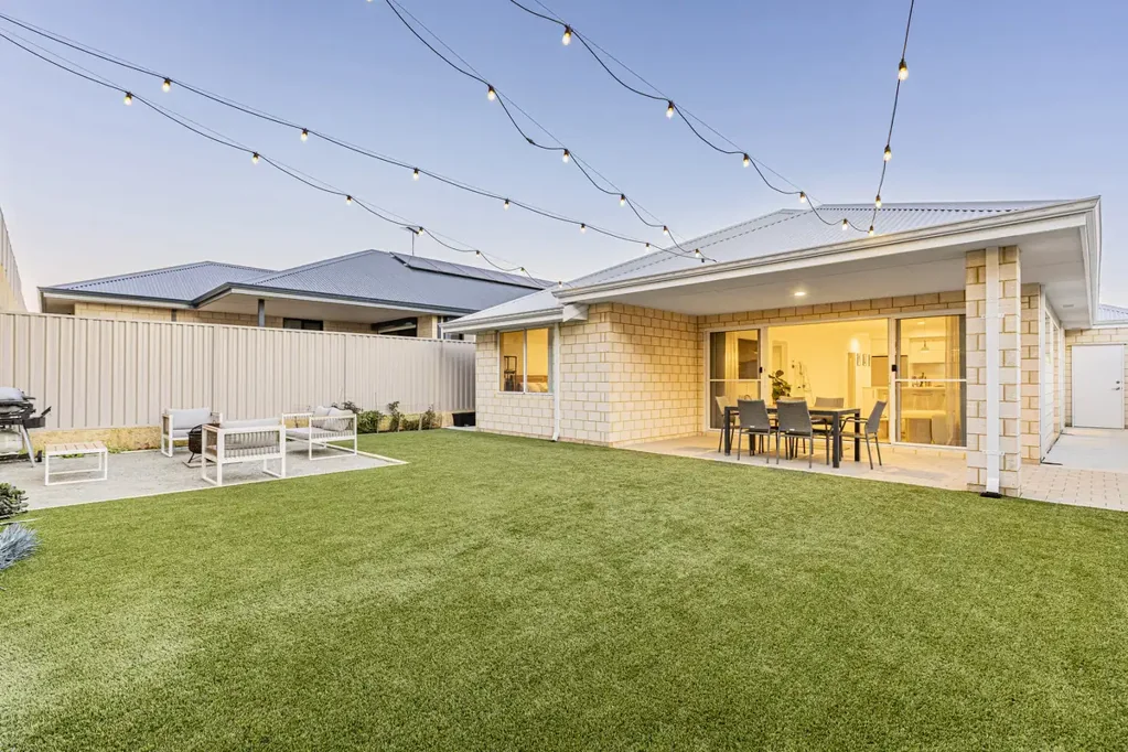 Sinagra 4 Bedroom Near New Home in the heart of Garden Park Grove