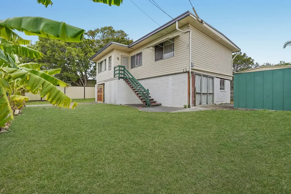 Kingston 3कमरा Spacious Home with Endless Potential