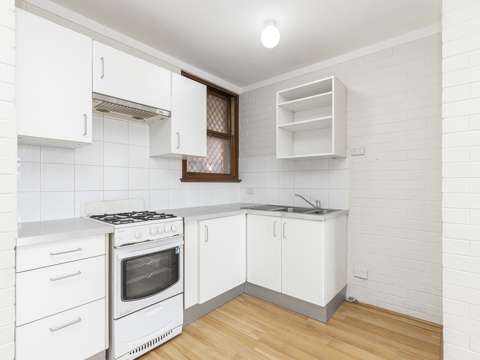 Neat one bedroom unit available 19 March 2025!