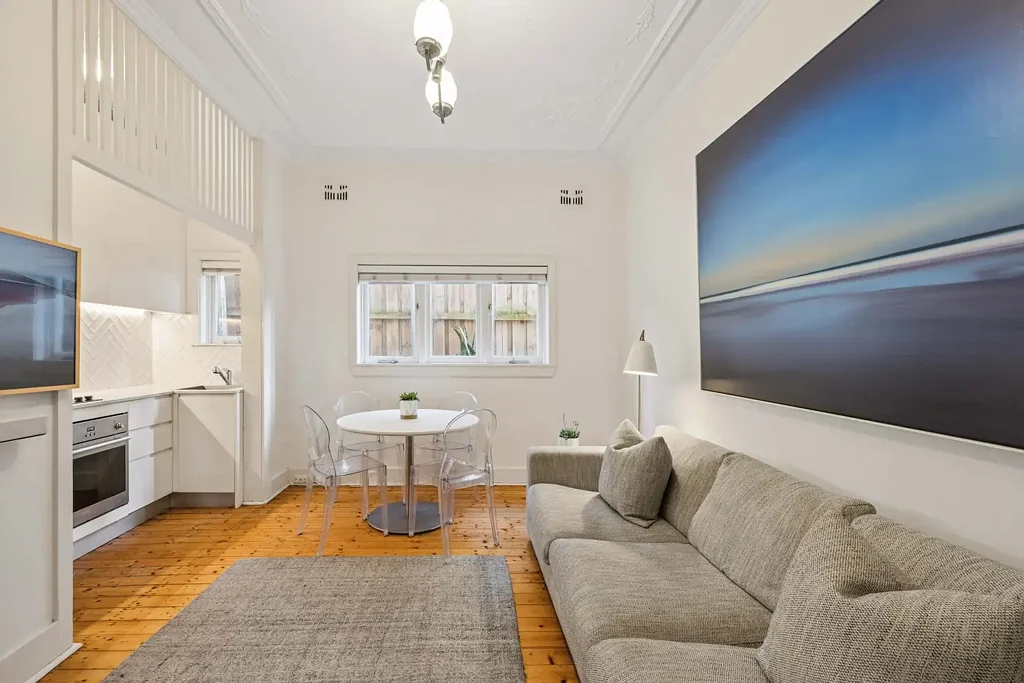 Bondi 1房 充满个性的装饰艺术风格寓所，距离Bondi Beach仅几步之遥 Character-Filled Art Deco Retreat Steps From Bondi Beach