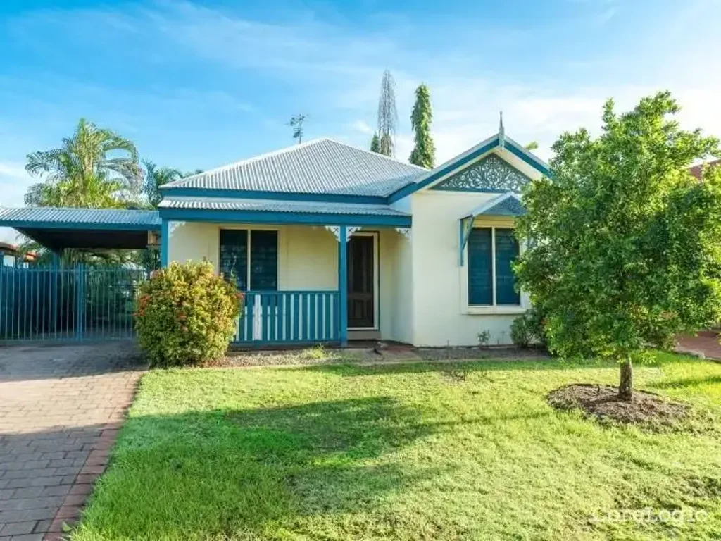 Charming Cottage-Style Home Perfect for Couples or Young Family