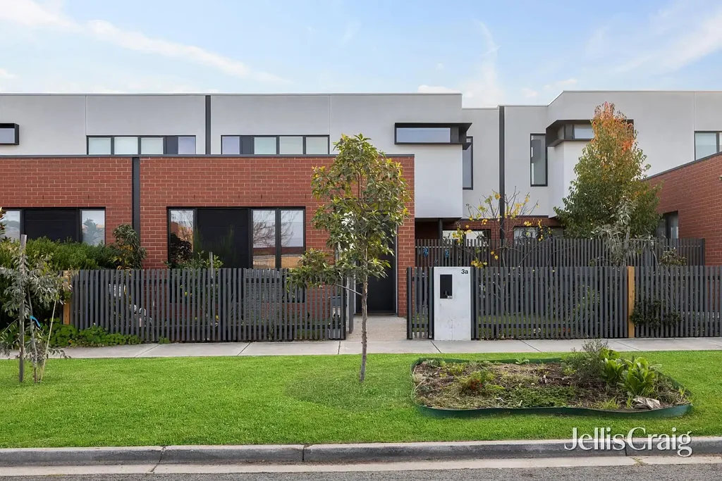 Altona North 4房 极具吸引力的联排别墅典范 A Totally Tempting Townhouse Formula