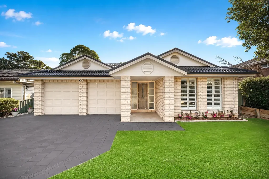 Seven Hills 4房 精美翻新的单层家庭住宅，配备高级装修 - Beechwood Homes Beautifully Renovated Single-Level Family Home with Premium Finishes - Beechwood Homes