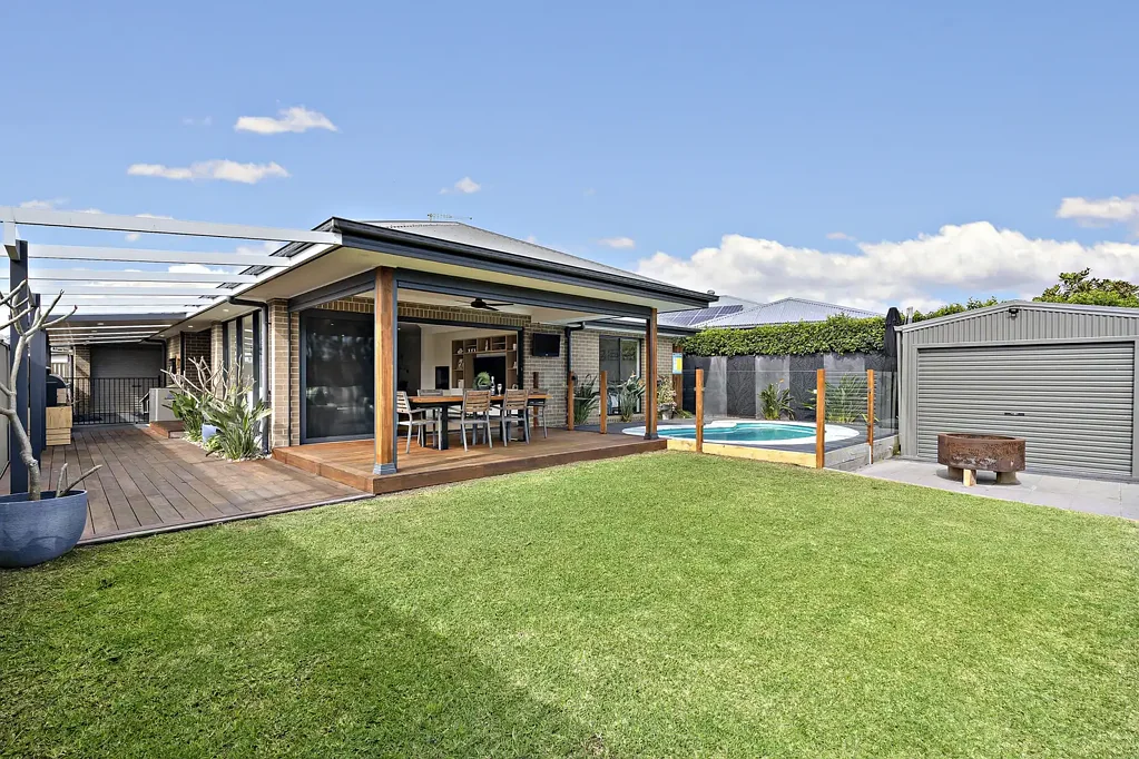 Stream Hill 4બેડરૂમ Entertainer's delight with stunning pool and escarpment views