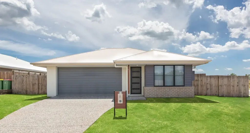 4 BEDROOM HOME IN GREENWOOD VILLAGE ESTATE!