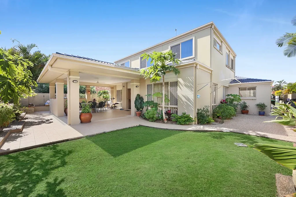 Benowa 4Habitaciones Owners Downsizing and Moving On - Your Opportunity Is Here!