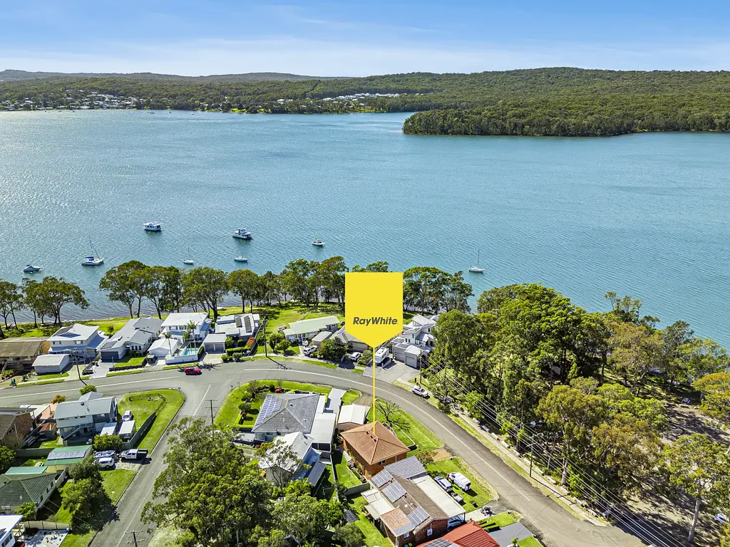 Gwandalan 3બેડરૂમ Superb Location directly opposite Reserve , Boat Ramp, Shimmering Lake Macquarie Views