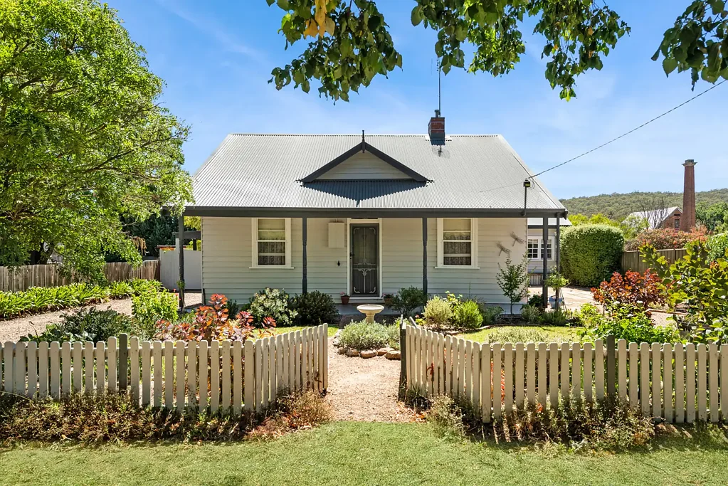 Heathcote 4બેડરૂમ CHARMING WEATHERBOARD IN AN UNBEATABLE LOCATION