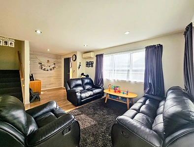 A beautiful 5 bedroom 3 bathroom with 2 ensuites family home for rent at Ormiston Zone.