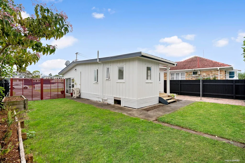 Charming 3-Bedroom Bungalow in Papakura