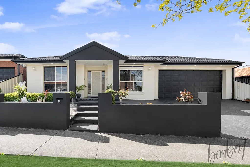 Roxburgh Park 4બેડરૂમ Family Comfort and Timeless Style in a Highly Sought-After Location