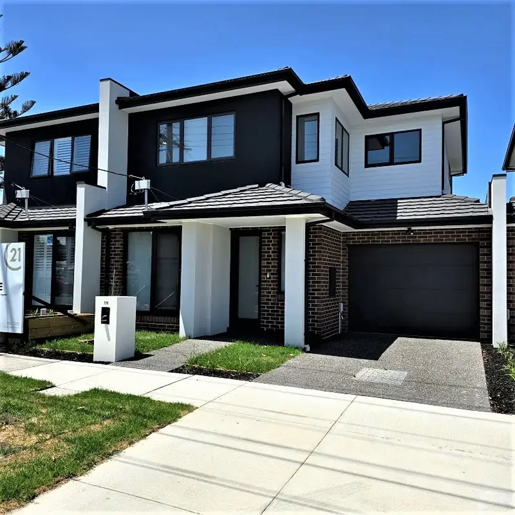 Springvale 4 Bedroom Brand New Townhouse, Convenient Location