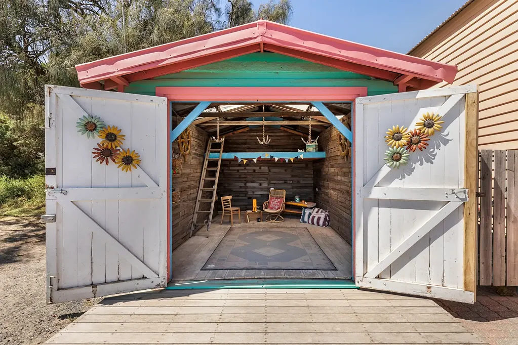 Sandringham 1ห้องนอน One-of-a-Kind Beachfront Boathouse in Bayside’s Premier Coastal Pocket