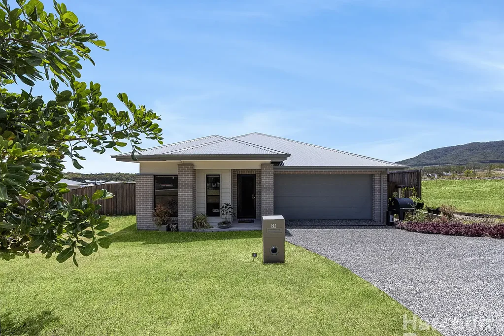 South West Rocks 4房  Modern Family Living with a Peaceful Smoky Cape Outlook
