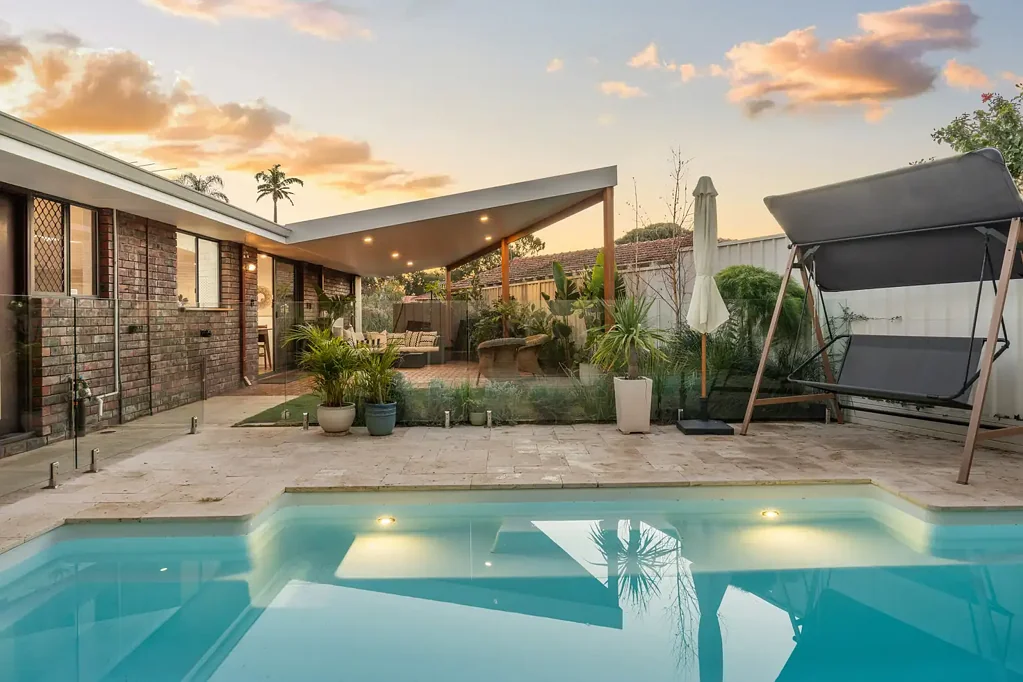 Carine 3ਬੈੱਡਰੂਮ Poolside Living Opposite Carine Open Space