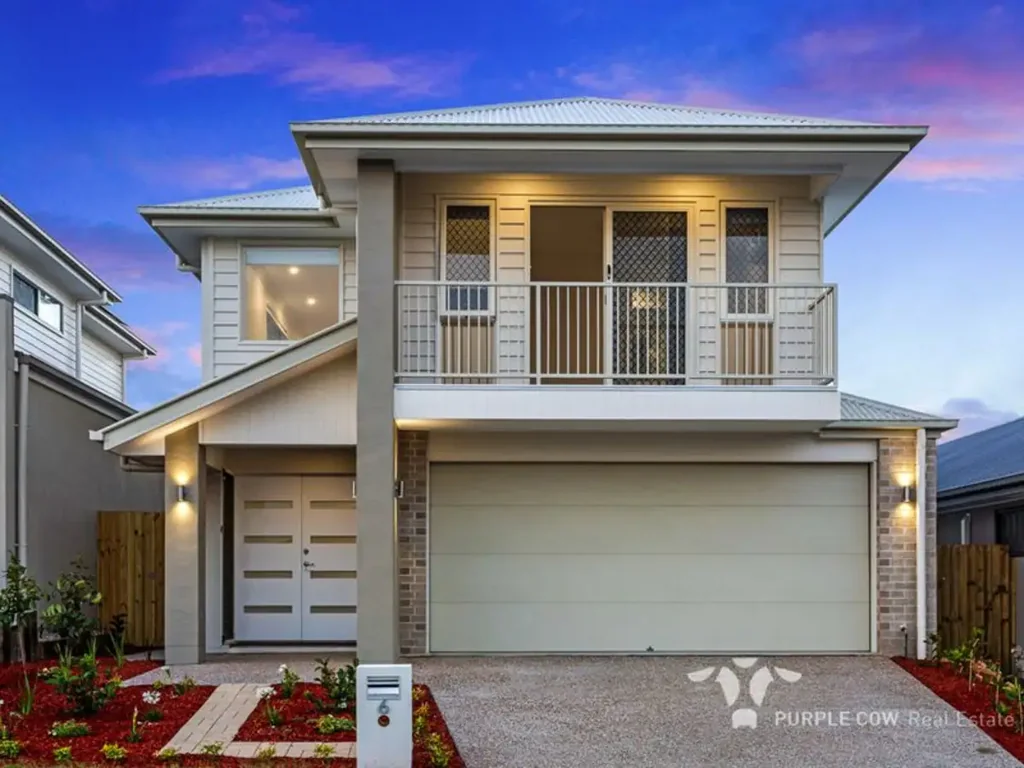 LUXURY DOUBLE STOREY LIVING WITH RETREAT, BALCONY & AIR CONDITIONING