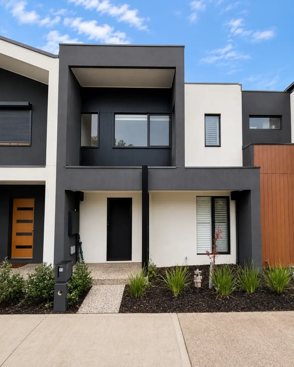 Live Close to the Station, Shops, and Freeway!