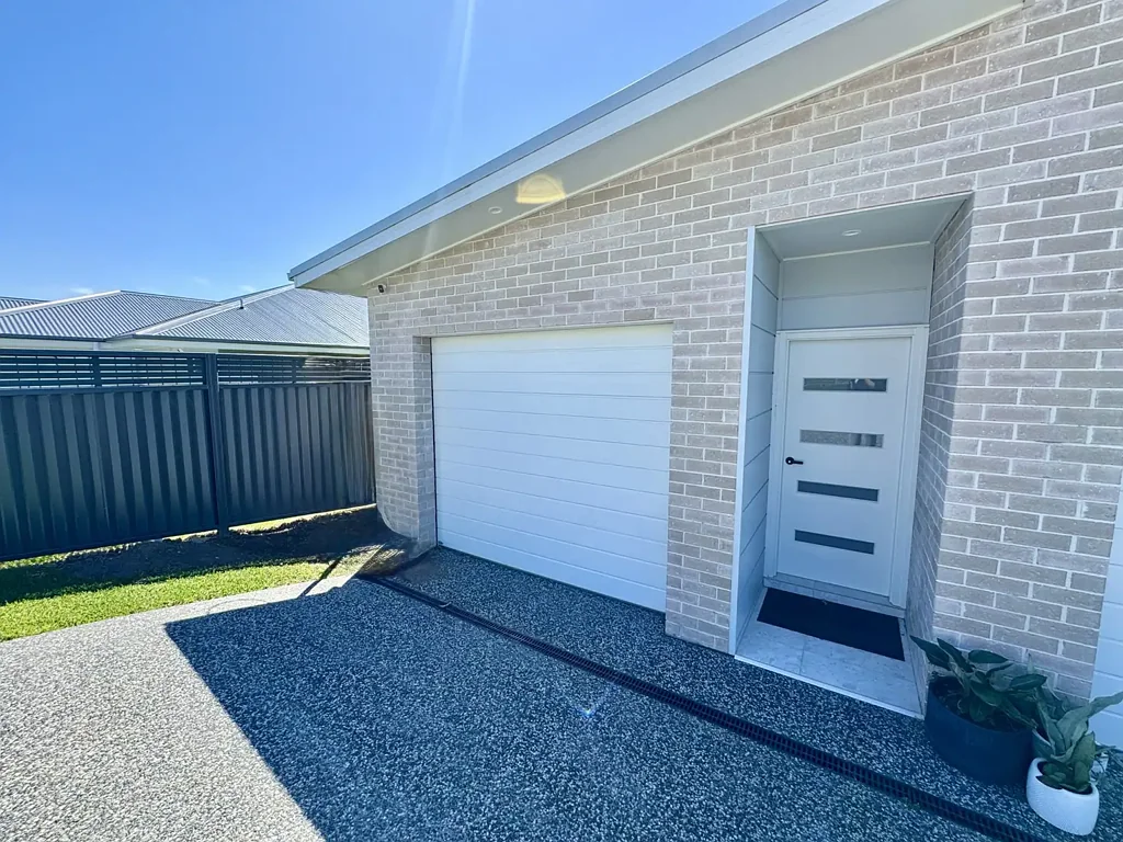 Modern 2-Bedroom Unit - Riverside Estate, Old Bar