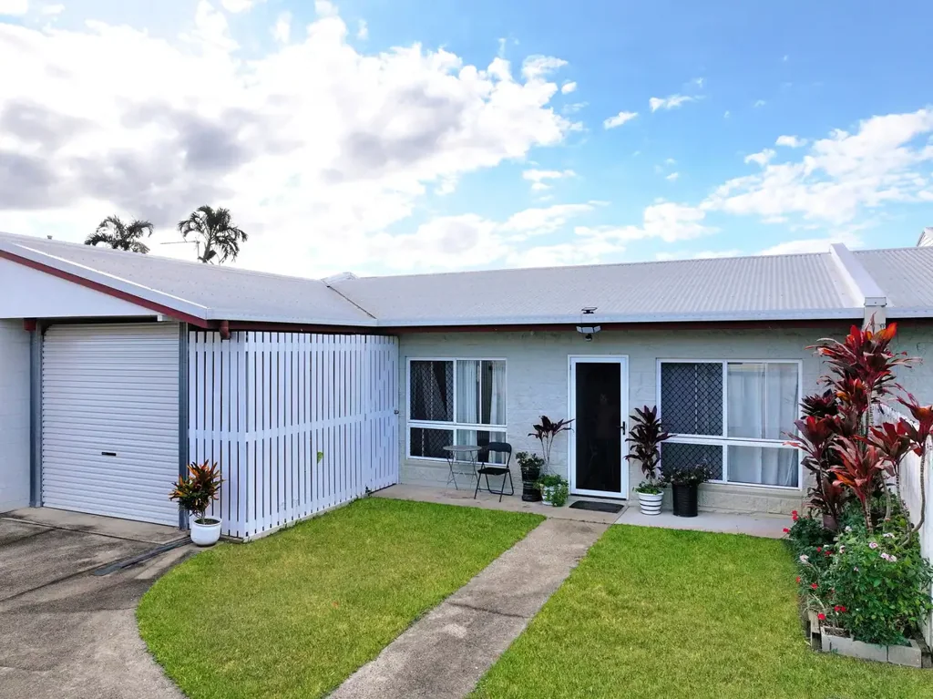 Low-Maintenance Two Bedroom Unit in Convenient Location
