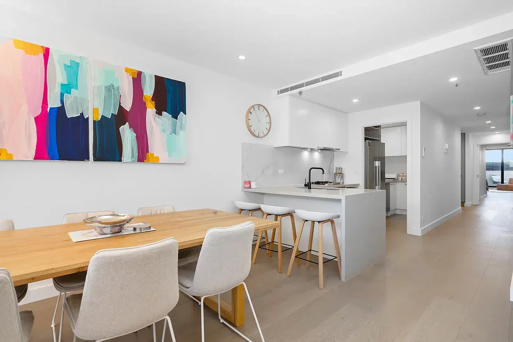 Indoor-Outdoor Living in Kew - Fully Furnished