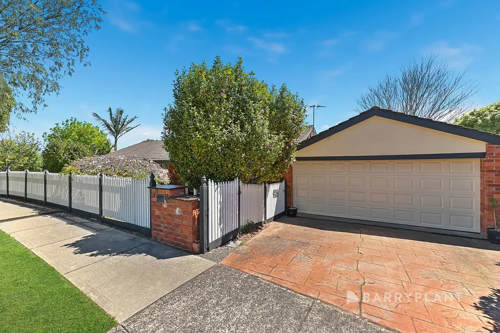 8 Glover Court, Berwick, VIC 3806