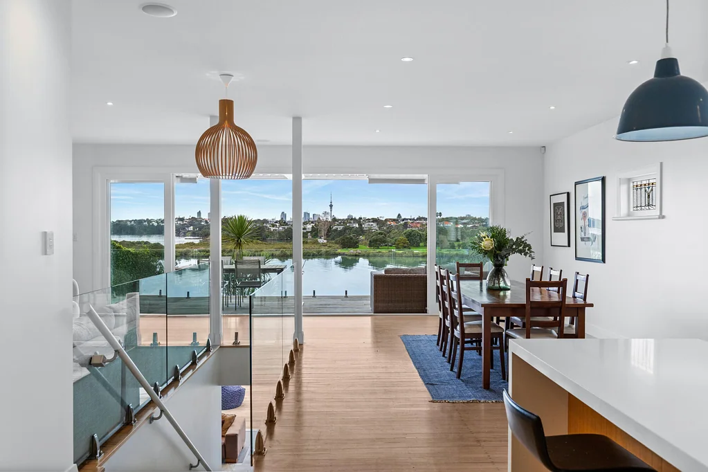 Point Chevalier 5房  An exceptional, premium, waterside opportunity.