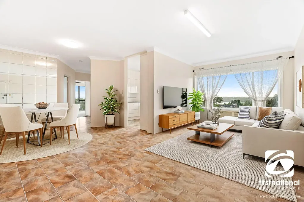 Drummoyne 2房 精品综合楼 低维护生活 两卧水景房 自然光充沛 独立私人阳台 装修精良厨房 安全车库近Drummoyne商店 Sunlit Bayside Living with Water Glimpses from Every Room