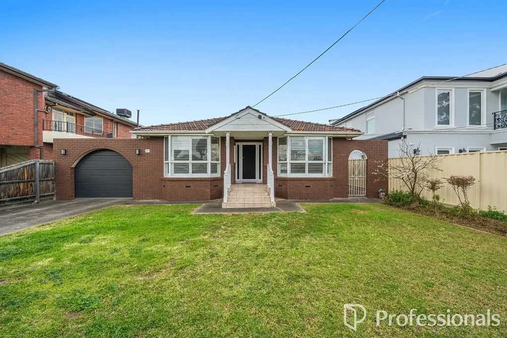 COMFORTABLE FAMILY LIVING IN PRIME KEILOR DOWNS LOCATION
