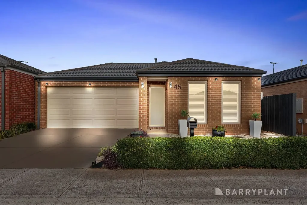 FEATURE PACKED CONTEMPORARY FAMILY HOME