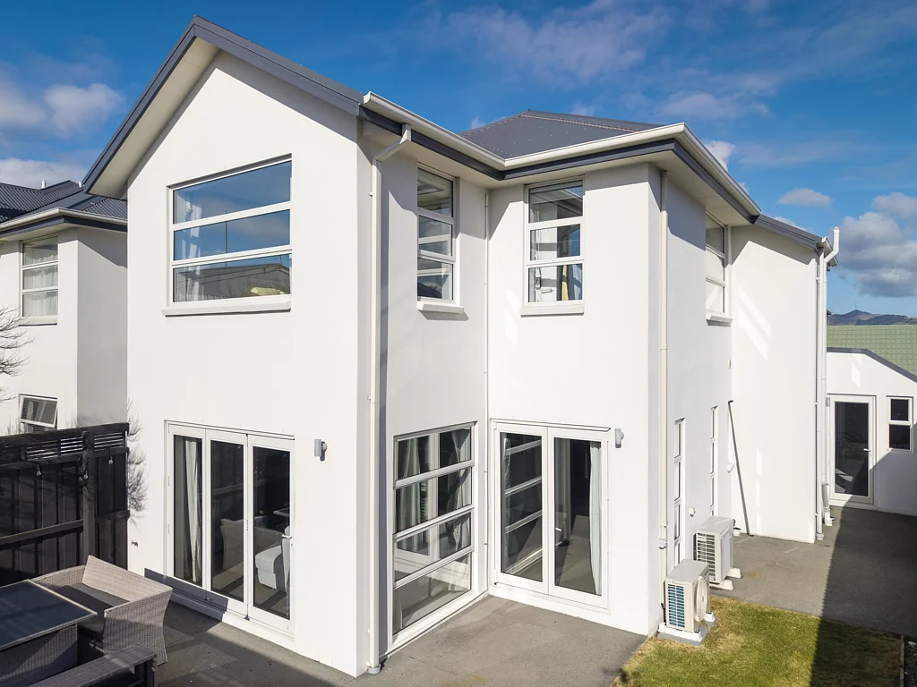Edgeware 3 Bedroom Family Living Close to the CBD
