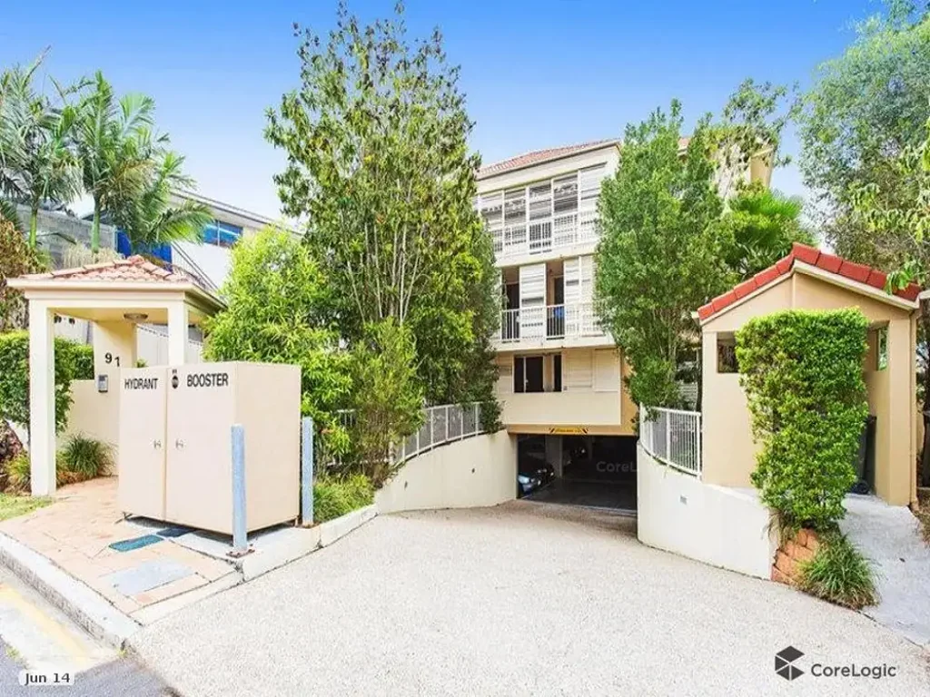 STUNNING GROUND FLOOR UNIT WITH GARDEN TERRACE