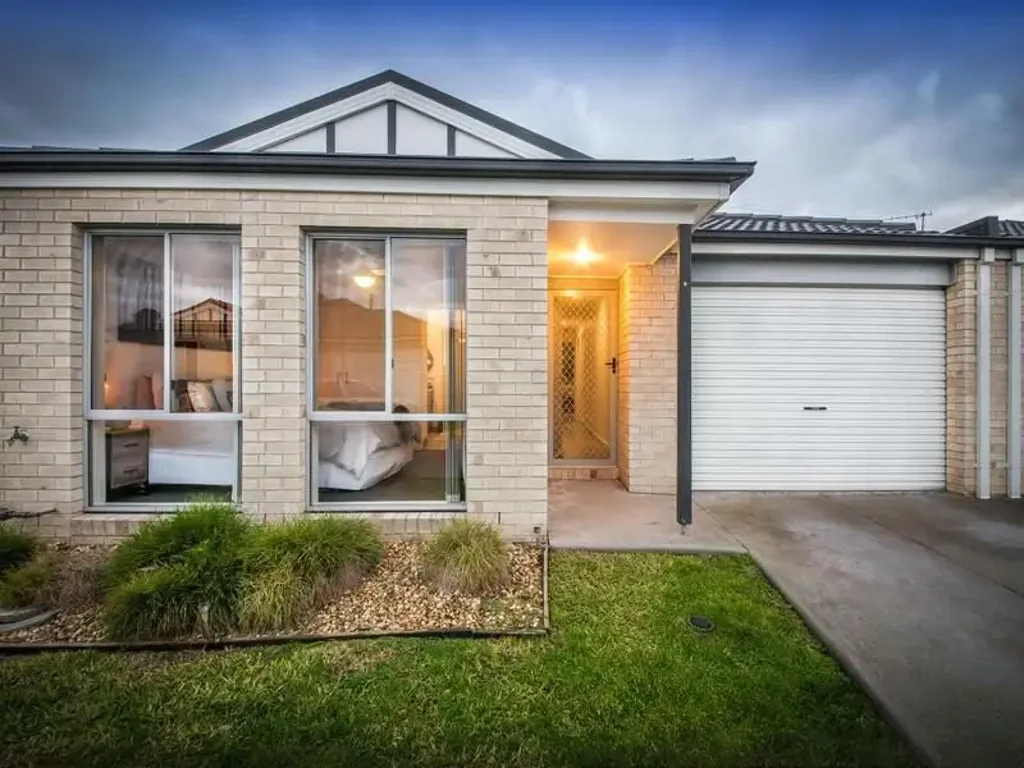 Neat, Comfortable & Convenient Living in Pakenham