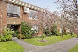5/2A Brenbeal Street, Balwyn